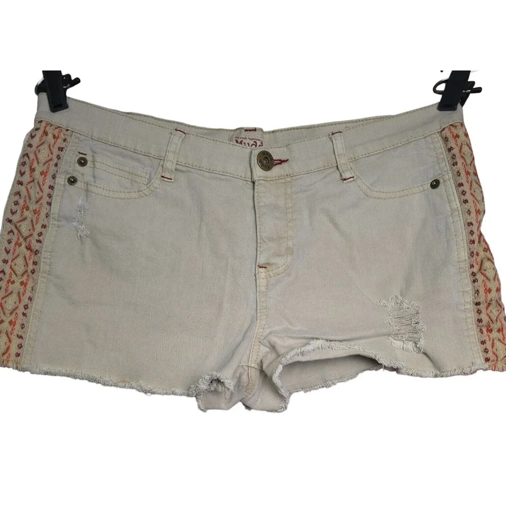Mudd Womens Size 15 Tan Distressed Frayed Hem Embroidered Shorts Boho